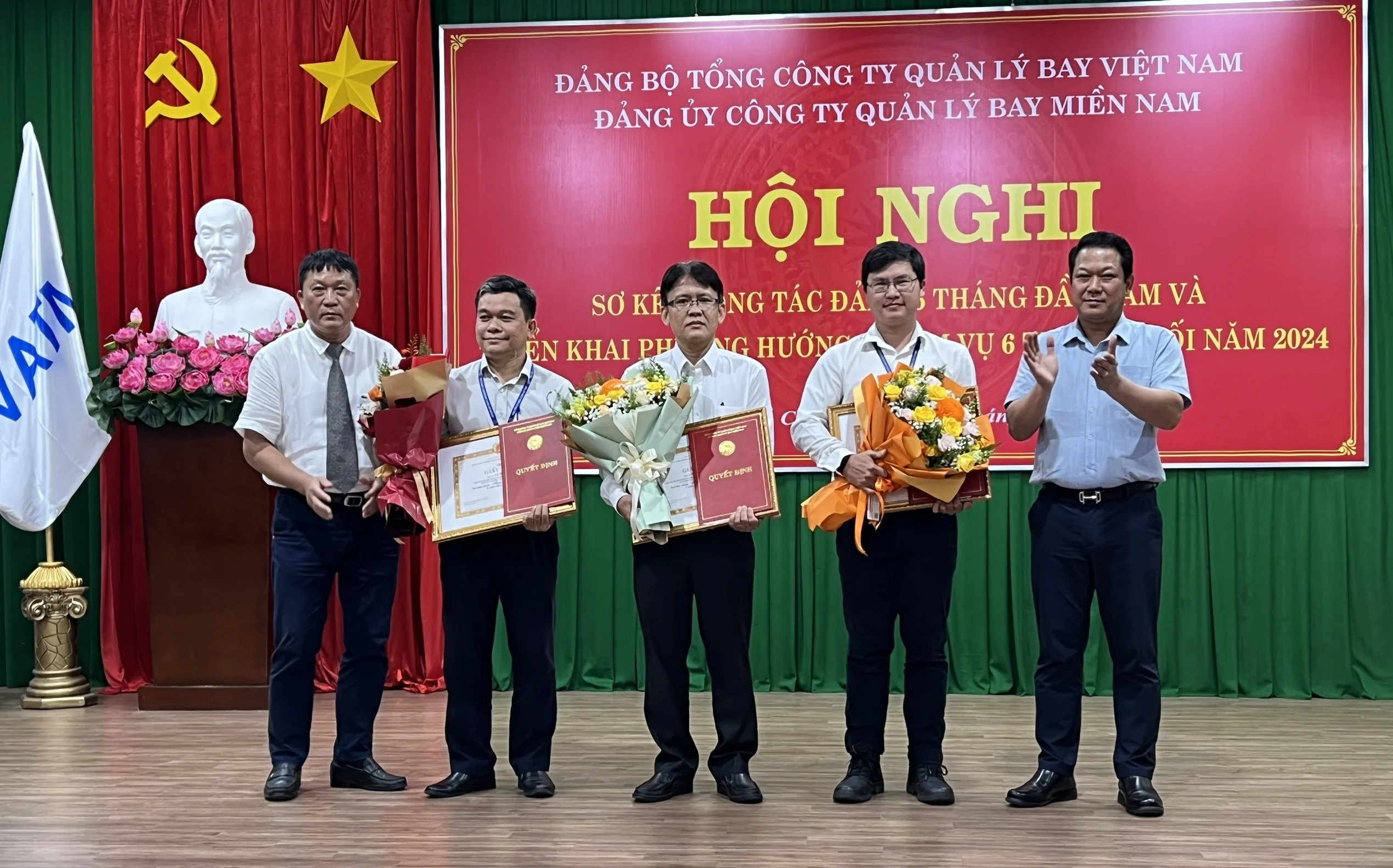 05-dv-htsxnv-nhan-giay-khen-cua-duk-2